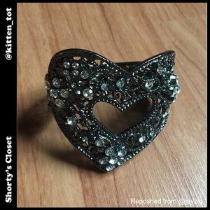 Like new! Metal & rhinestone heart bracelet